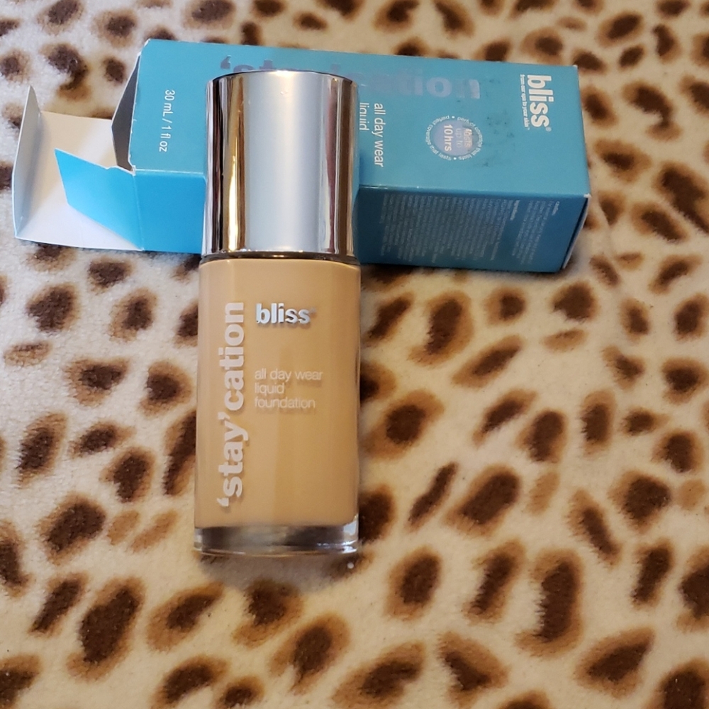 Bliss Staycation foundation in Porcelain